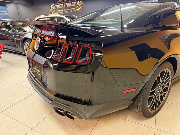 Ford Mustang 8 of 30