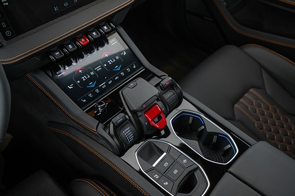 Lamborghini Urus 24 of 30