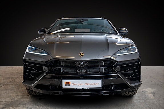 Lamborghini Urus 2 of 30