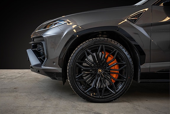 Lamborghini Urus 4 of 30
