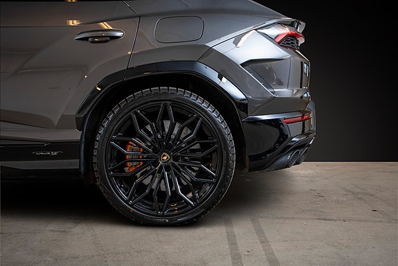 Lamborghini Urus 8 of 30