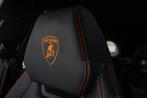 Lamborghini Urus 16 of 30