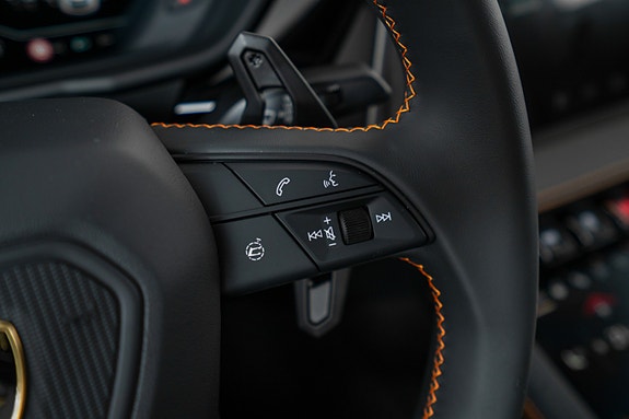 Lamborghini Urus 23 of 30