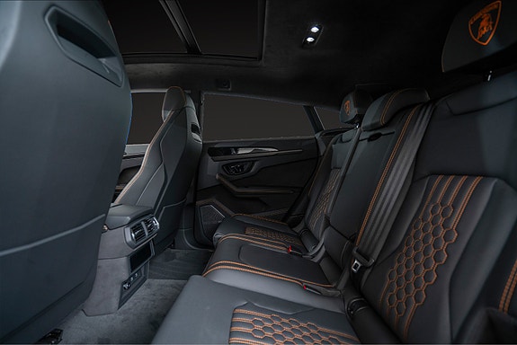 Lamborghini Urus 13 of 30