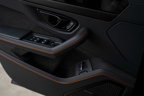 Lamborghini Urus 17 of 30