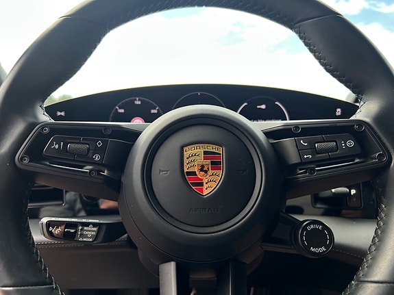 Porsche Taycan Turbo 21 of 30