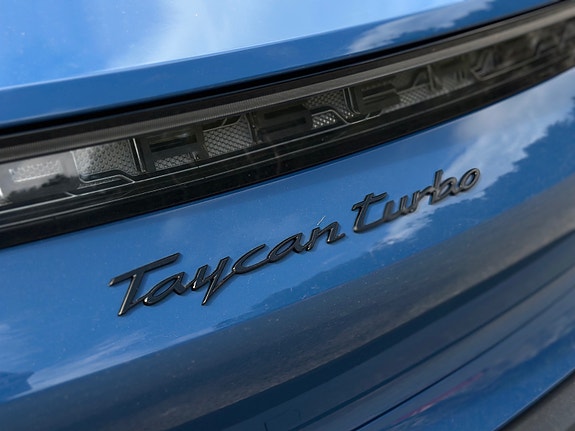 Porsche Taycan Turbo 29 of 30