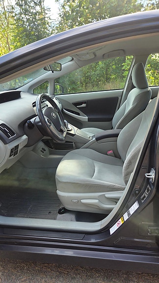 Toyota Prius 7 of 20
