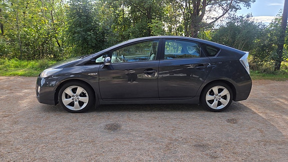 Toyota Prius 4 of 20