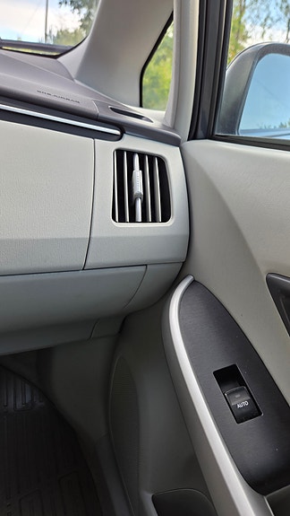 Toyota Prius 14 of 20