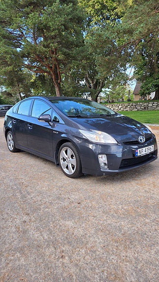 Toyota Prius 2 of 20