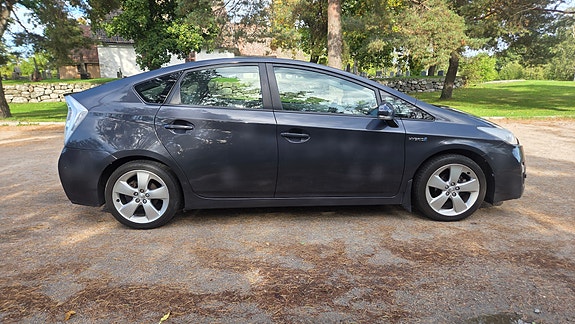 Toyota Prius 5 of 20