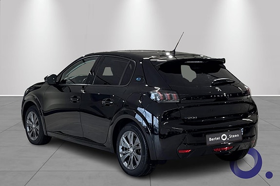 Peugeot e-208 3 of 17