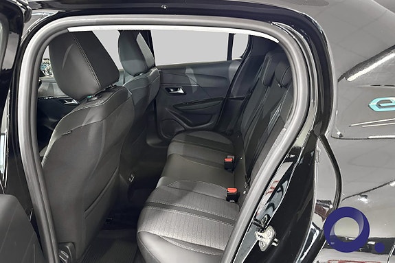 Peugeot e-208 11 of 17
