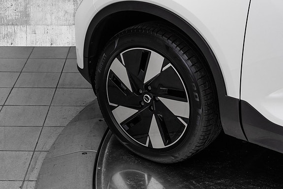 Volvo EX40 9 of 29