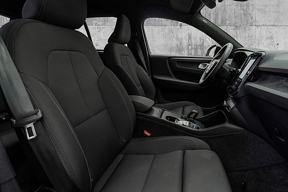 Volvo EX40 25 of 29