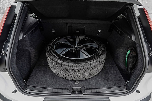 Volvo EX40 23 of 29