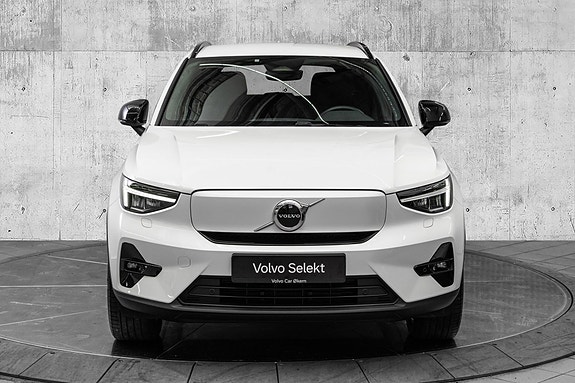 Volvo EX40 3 of 29