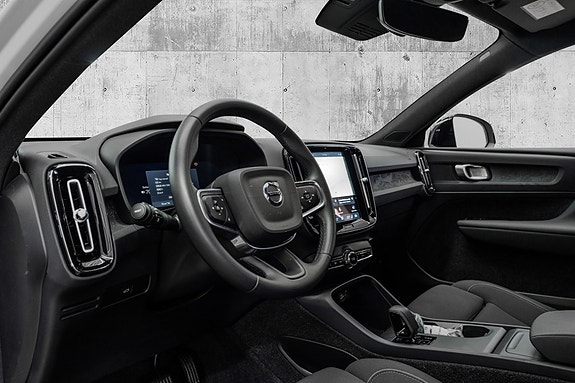 Volvo EX40 18 of 29