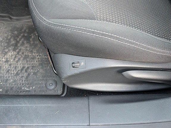 Peugeot 208 15 of 19