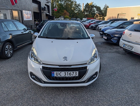 Peugeot 208 2 of 19