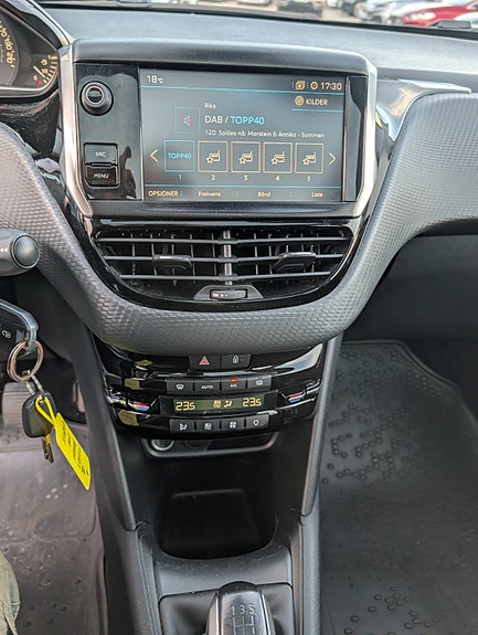 Peugeot 208 18 of 19