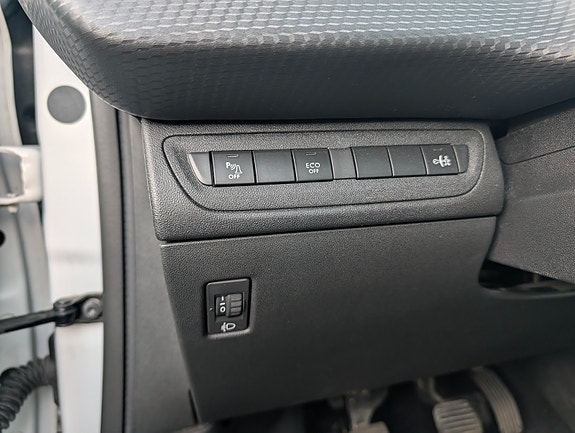 Peugeot 208 16 of 19
