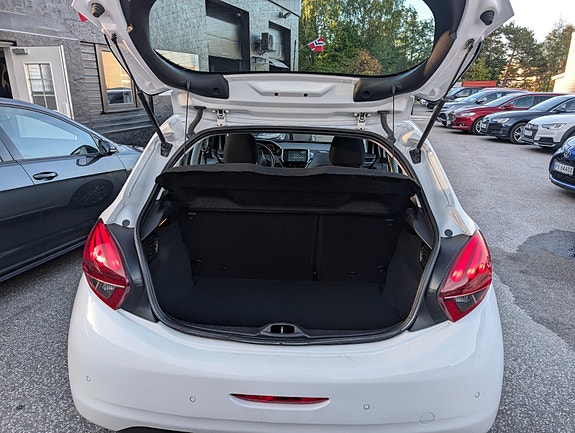 Peugeot 208 8 of 19
