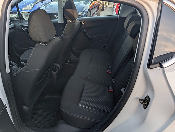 Peugeot 208 10 of 19
