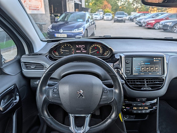Peugeot 208 12 of 19