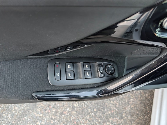 Peugeot 208 14 of 19