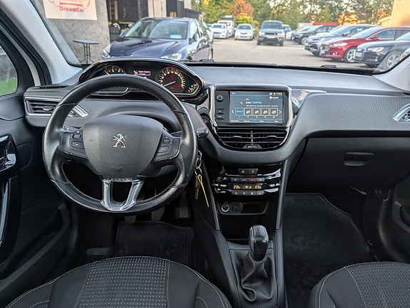 Peugeot 208 11 of 19