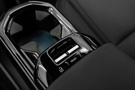 Volvo EX30 17 of 29