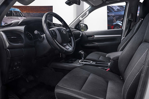 Toyota HiLux 15 of 30