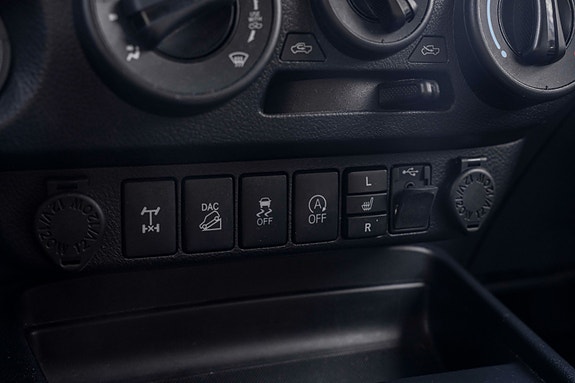 Toyota HiLux 16 of 30