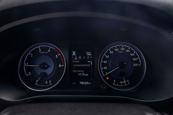 Toyota HiLux 6 of 30