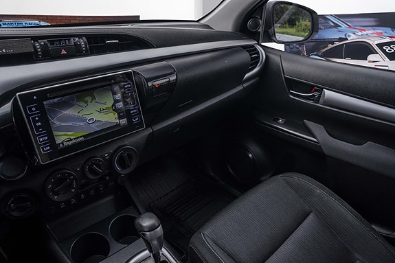 Toyota HiLux 12 of 30