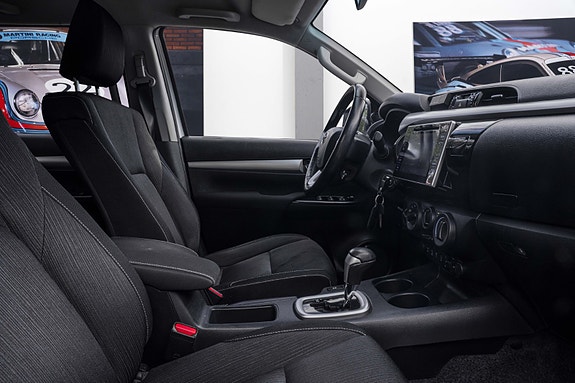 Toyota HiLux 20 of 30