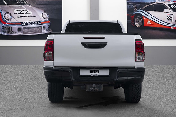 Toyota HiLux 25 of 30