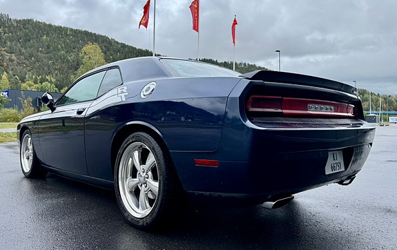 Dodge Challenger 5 of 9