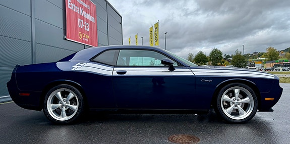 Dodge Challenger 3 of 9