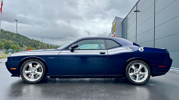 Dodge Challenger 4 of 9