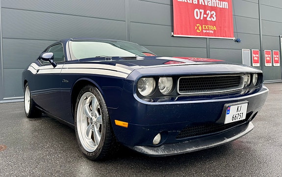 Dodge Challenger 2 of 9