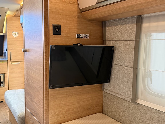 Knaus 650 PEB 60 Years / Alde / Solcelle / Dusj / TV 27 of 30