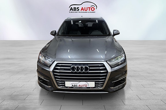 Audi Q7 2 of 23