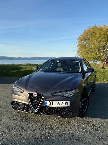 Alfa Romeo Giulia 3 of 16