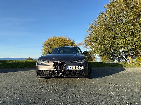 Alfa Romeo Giulia 4 of 16