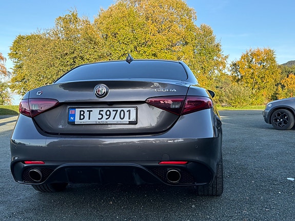 Alfa Romeo Giulia 5 of 16