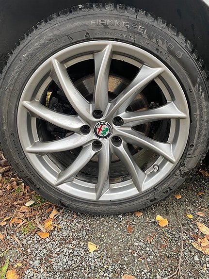Alfa Romeo Giulia 12 of 16