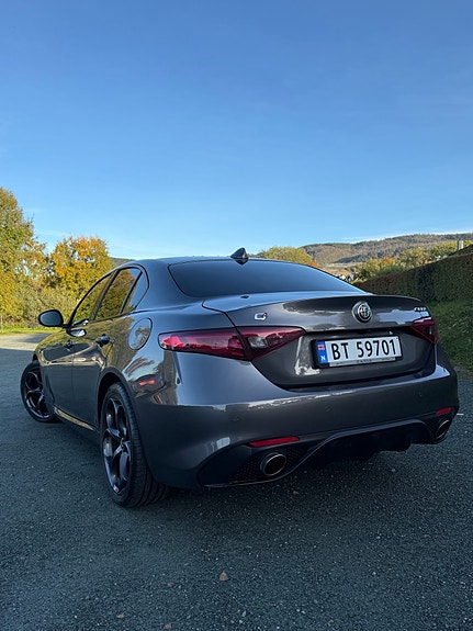 Alfa Romeo Giulia 16 of 16